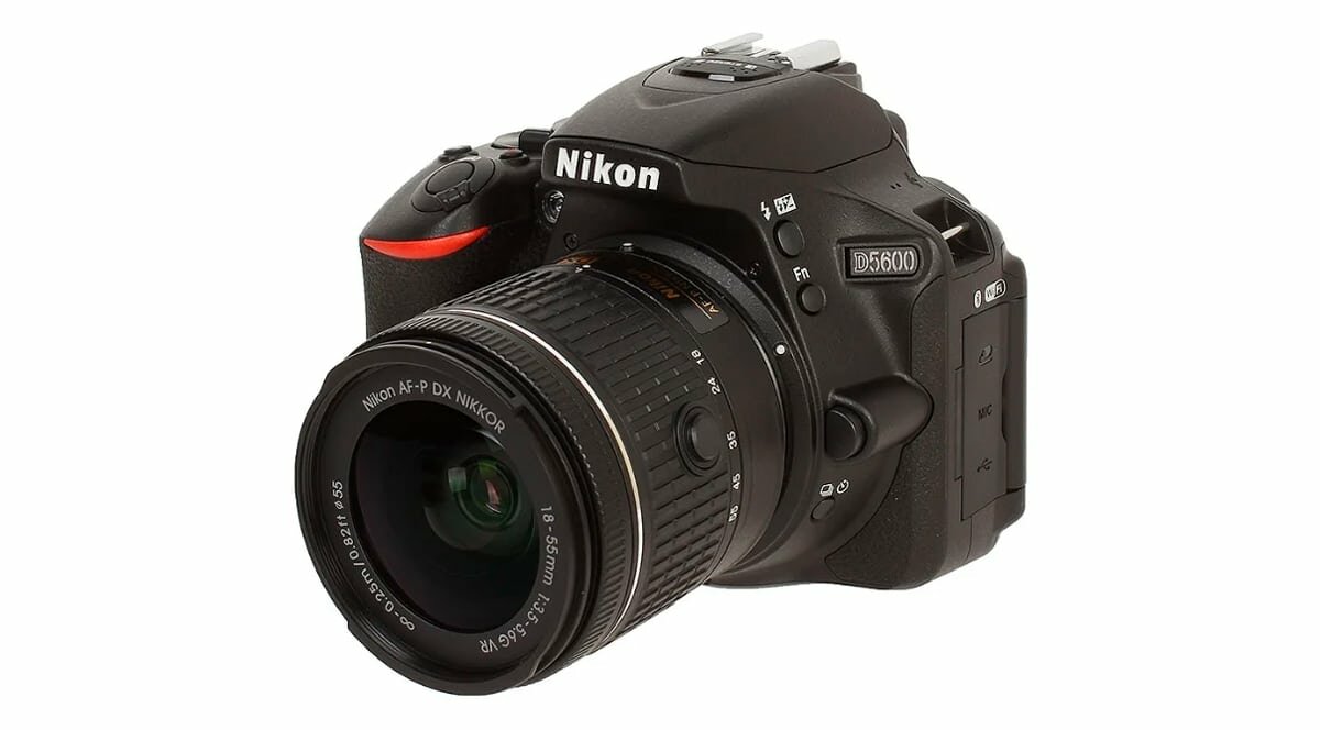 Зеркальный фотоаппарат Nikon D5600 Kit